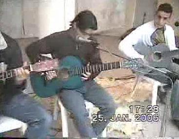 http://www.moziga.com/Lamine-et-Raafat,Malgre-darti-fiya-ana.html